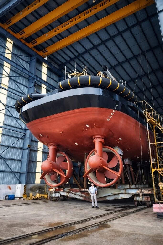 kapal tunda harbour tug