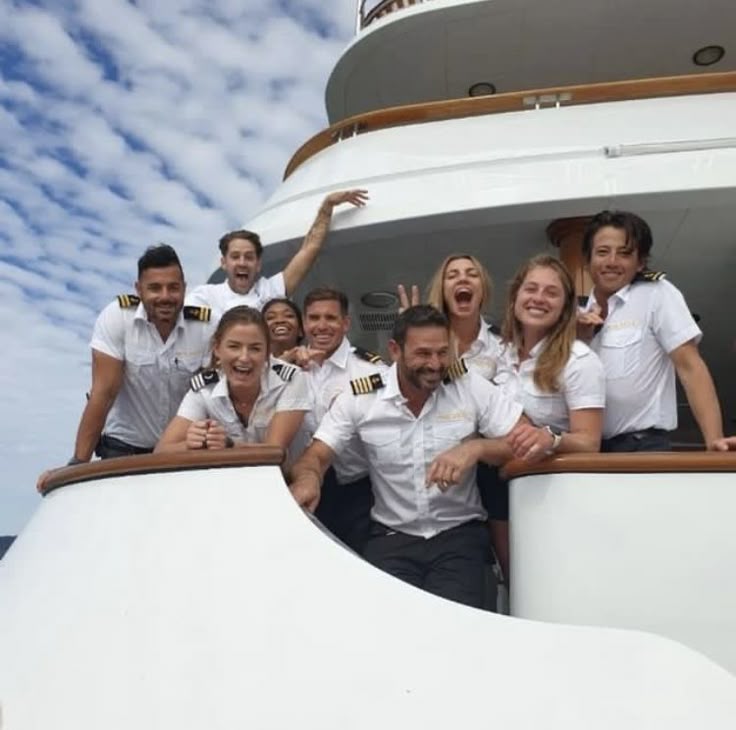 kolaborasi crew agency